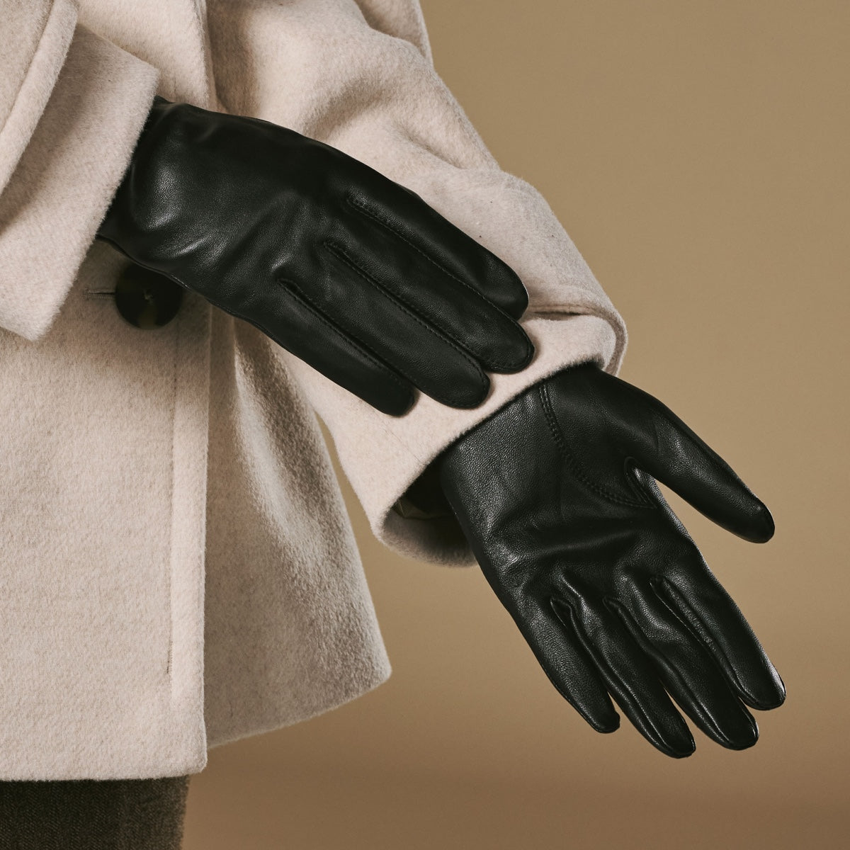 Black Lambskin Leather Gloves | Women's Touchscreen Gloves 3