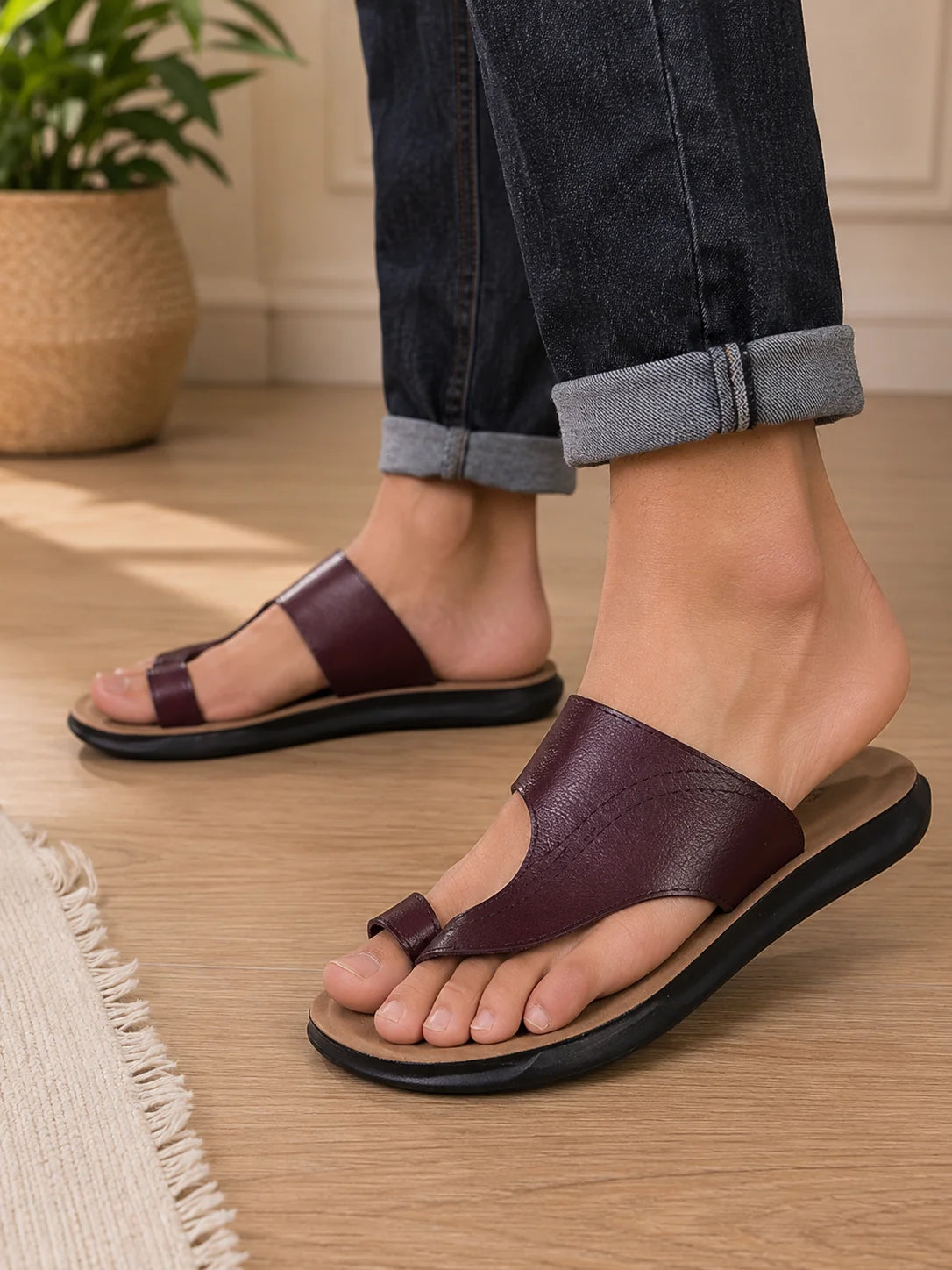 Women’s Cushioned Toe-Post Casual Slippers 1